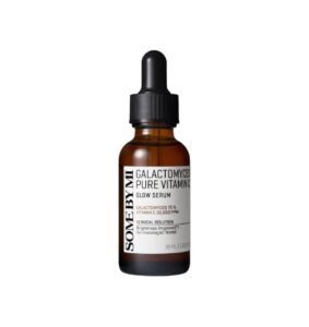 En brun dråbeflaske mærket "Some By Mi - Galactomyces Pure Vitamin C Glow Serum 30ml" med et sort skruelåg vises mod en hvid baggrund.