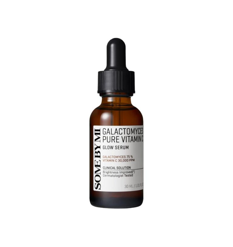 En brun dråbeflaske mærket "Some By Mi - Galactomyces Pure Vitamin C Glow Serum 30ml" med et sort skruelåg vises mod en hvid baggrund.