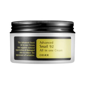 En hvid krukke med et sort låg mærket COSRX - Advanced Snail 92 All In One Cream, kendt for at understøtte naturlig hudregenerering og minimere rynker.