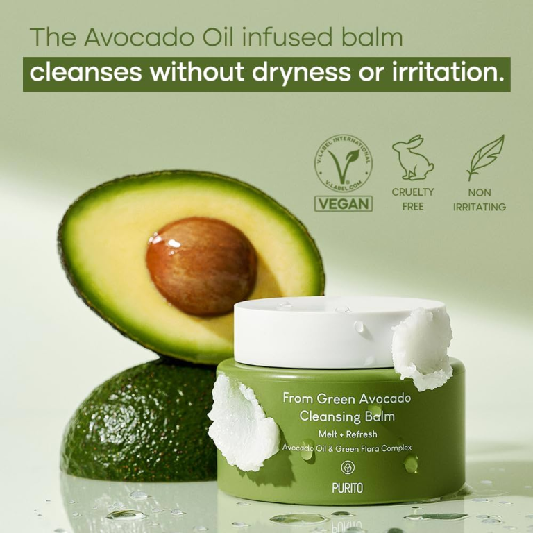 En grøn krukke Purito SEOUL - From Green Avocado Cleansing Balm 100ml står ved siden af en halveret avocado og fremviser dens veganske, cruelty-free formel, der blidt renser huden uden at forårsage tørhed eller irritation.