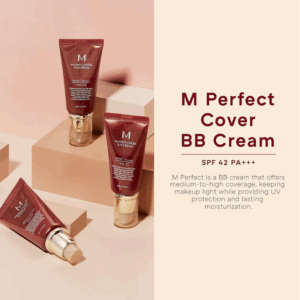 Tre tuber Missha - M Perfect Cover BB Cream SPF 42 PA+++ sidder på beige blokke med tekst, der fremhæver dens høje dækning, UV-beskyttelse (SPF 42 PA+++) og fugtgivende fordele.