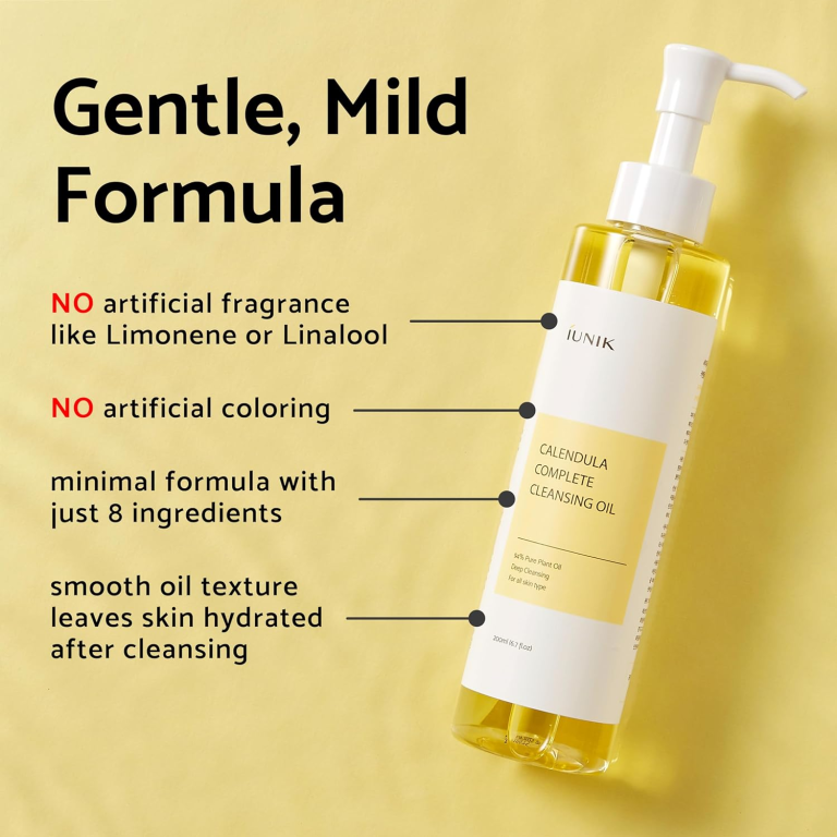IUNIK - Calendula Complete Cleansing Oil 200ml har kun 8 ingredienser, ingen kunstig duft eller farvestof og en fugtgivende olietekstur, der vises på en gul baggrund.