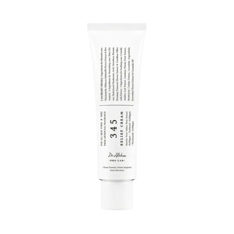En hvid 50 ml tube Dr. Althea - 345 Relief Cream med sort tekst og et minimalistisk design står oprejst mod en almindelig hvid baggrund.