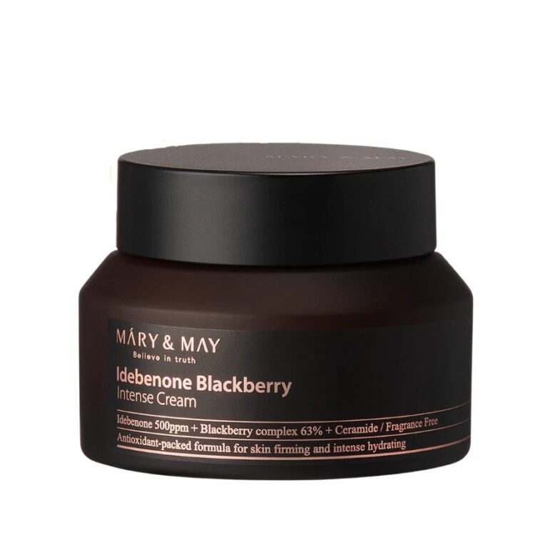 En mørkebrun krukke med Mary & May - Idebenone Blackberry Intense Cream har guld og hvid tekst og tilbyder en antioxidantrig formel, der er designet til at opstramme og tilføre huden intens fugt.