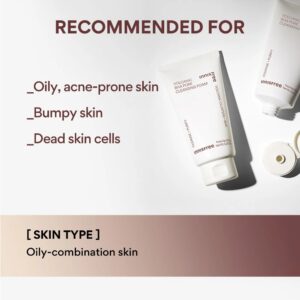 Innisfree - Volcanic BHA Pore Cleansing Foam-tuben ligger åben på en hvid overflade; den anbefales til fedtet, aknepræget og ujævn hud, fjerner døde hudceller og er ideel til fedtede, kombinerede hudtyper.