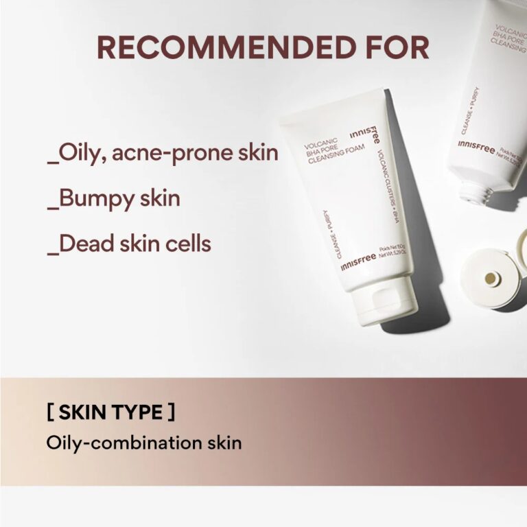 Innisfree - Volcanic BHA Pore Cleansing Foam-tuben ligger åben på en hvid overflade; den anbefales til fedtet, aknepræget og ujævn hud, fjerner døde hudceller og er ideel til fedtede, kombinerede hudtyper.