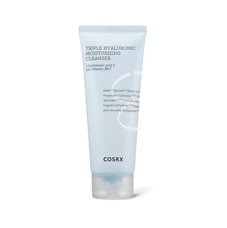 En lyseblå tube med Cosrx - Hydrium Triple Hyaluronic Moisture Cleanser med hvid hætte og produktinformation i hvid tekst på forsiden.