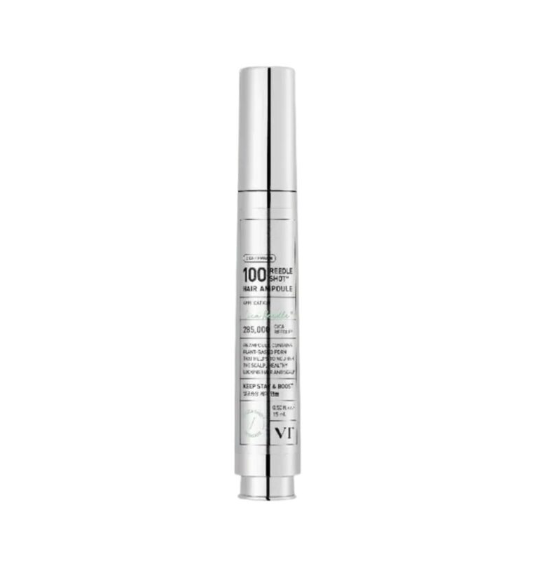 En sølvfarvet cylindrisk flaske med en pumpedispenser, mærket VT Cosmetics - PDRN Reedle Shot Hair Ampoule 100dL med sort tekst, viser et minimalt design mod en ren hvid baggrund.