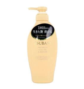 En beige pumpeflaske med Shiseido - Tsubaki Premium Volume & Repair Conditioner har japansk tekst på den øverste sorte etiket og engelske guldbogstaver på forsiden.