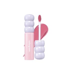 En pink tube med Colorgram Fruity Glass Tint #07 Shy Guava med en hvid, afrundet hætte og applikatorstang, med en rosenrød farveprøve bagved og "colorgram" trykt på tuben.