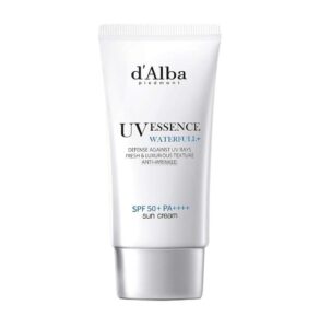 En hvid tube med d'Alba UV Essence Waterfull+ Sun Cream SPF50+ PA++++ med sort og blå tekst på forsiden.