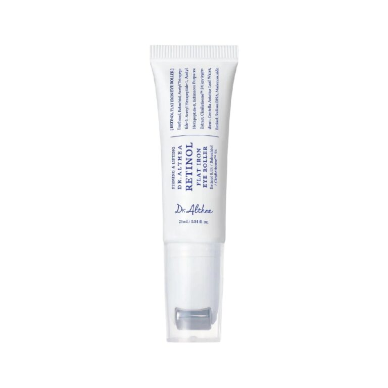 En hvid tube med Dr. Althea - Retinol Flat Iron Eye Roller med blå tekst og en klar hætte står oprejst mod en almindelig hvid baggrund.
