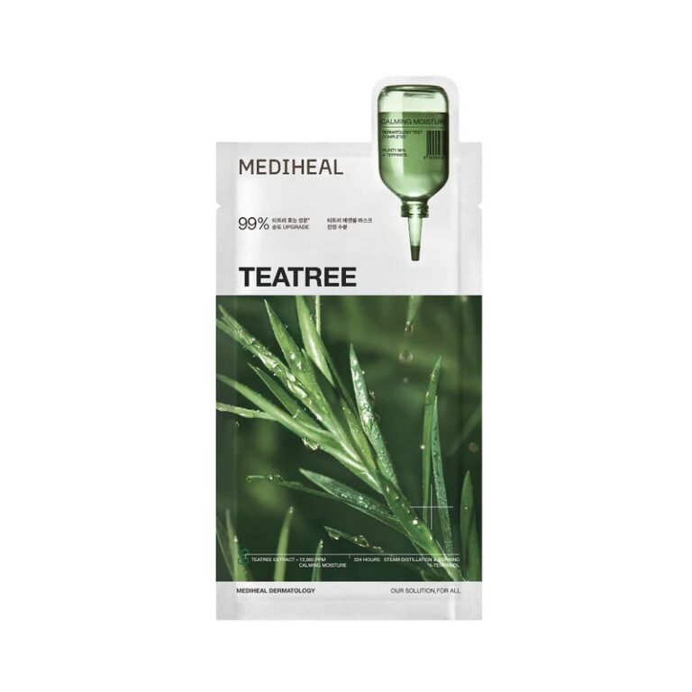 Emballagen til Mediheal - Teatree Essential Mask Calming Moisture fremhæver den beroligende fugt, viser tetræblade med vanddråber, en illustration af en grøn serumflaske og produktoplysninger på både koreansk og engelsk.