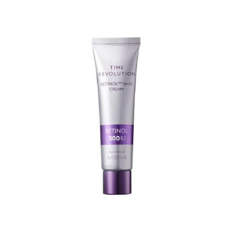 En tube MISSHA Time Revolution Retinol 500 Shot Cream med et sølvfarvet og lilla design, der står lodret på en hvid baggrund.