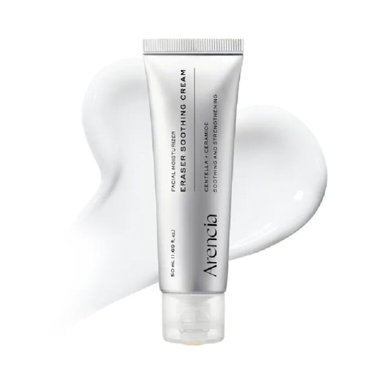 En tube Arencia - Eraser Soothing Cream står på en hvid baggrund med en hjerteformet klat af cremen ved siden af. Den hvide tube har sort og sølvfarvet tekst.