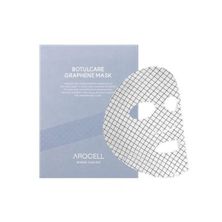 En æske mærket "Arocell Botulecare Graphene Mask" står ved siden af en hvid sheetmaske med et sort gittermønster, begge designet til avanceret ansigtshudpleje.